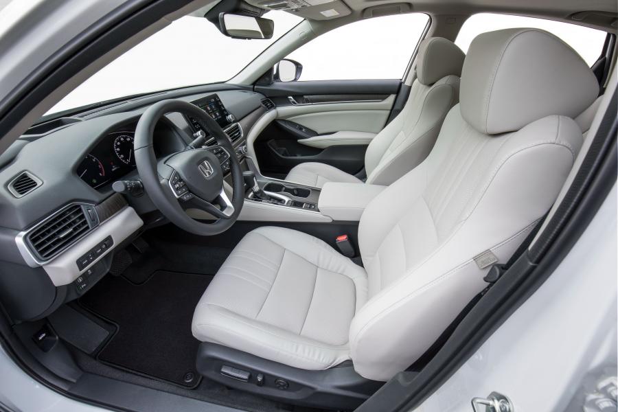 Интерьер Honda Accord Touring 1.5T 2017 года  (NA) (фото 31 из 33)